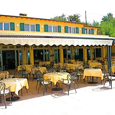 קאבאיון ורונסה Hotel La Dolce Vita מראה חיצוני תמונה