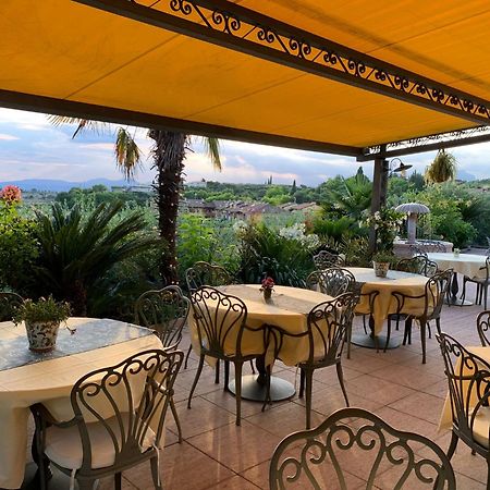 קאבאיון ורונסה Hotel La Dolce Vita מראה חיצוני תמונה