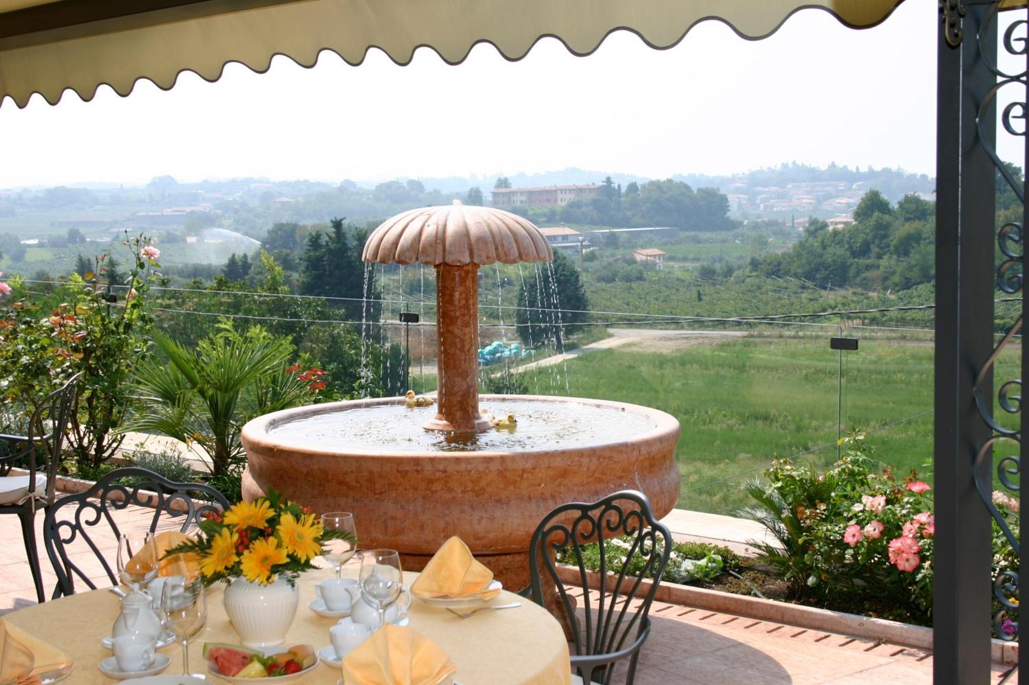 קאבאיון ורונסה Hotel La Dolce Vita מראה חיצוני תמונה