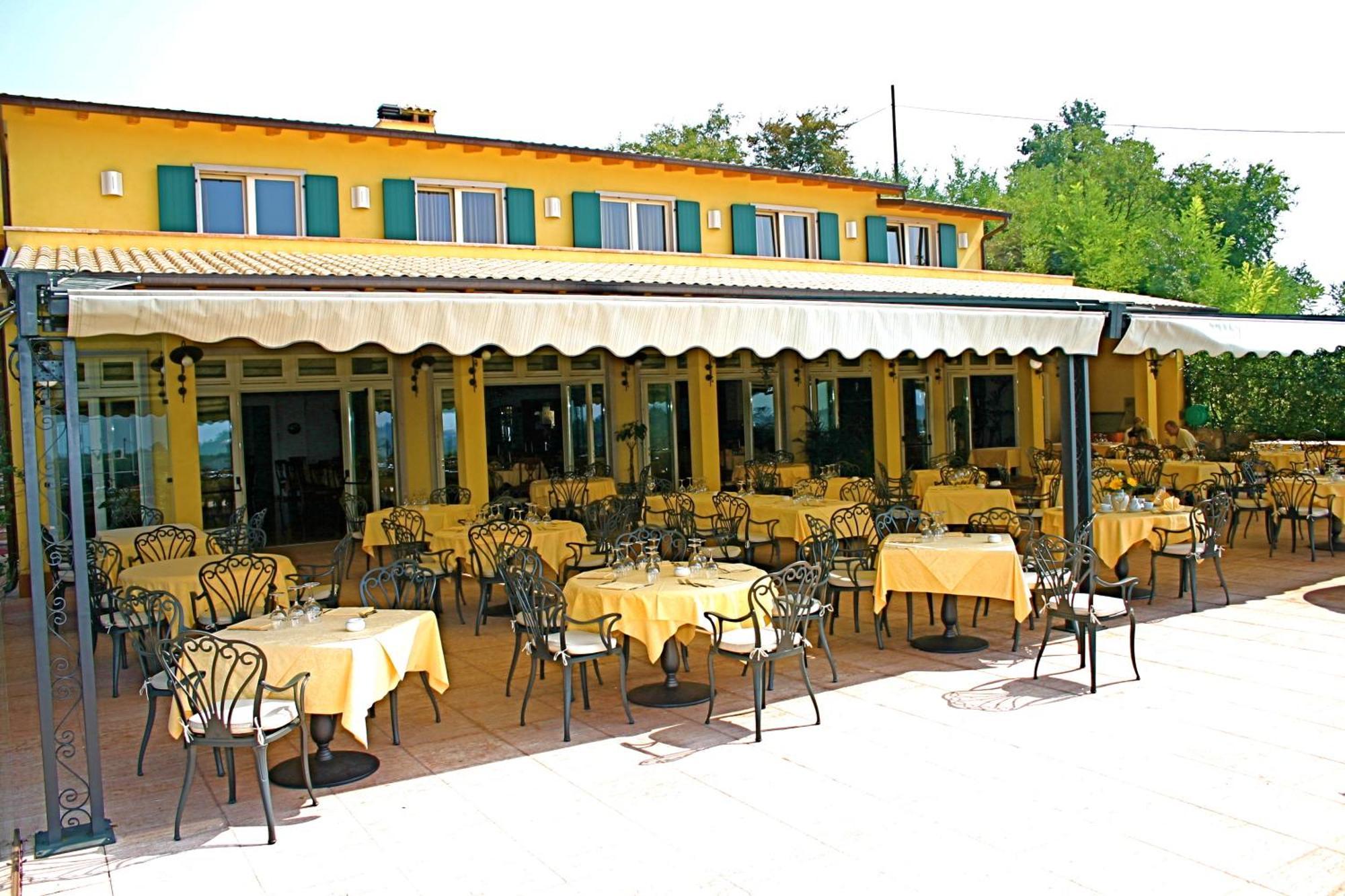 קאבאיון ורונסה Hotel La Dolce Vita מראה חיצוני תמונה