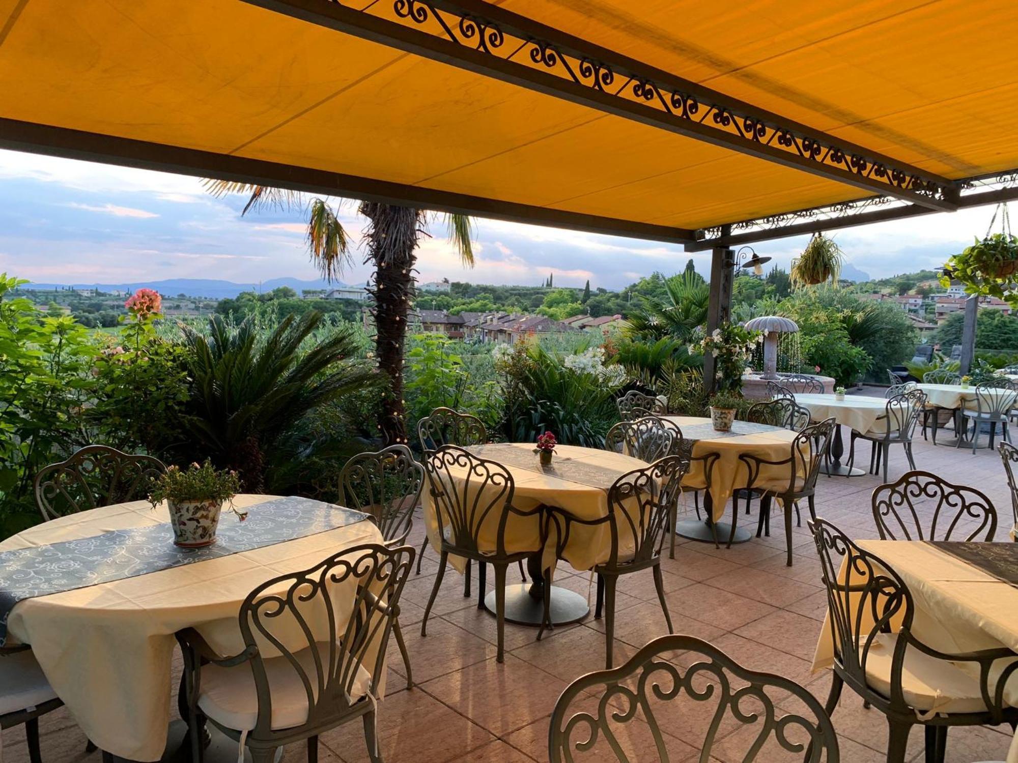 קאבאיון ורונסה Hotel La Dolce Vita מראה חיצוני תמונה