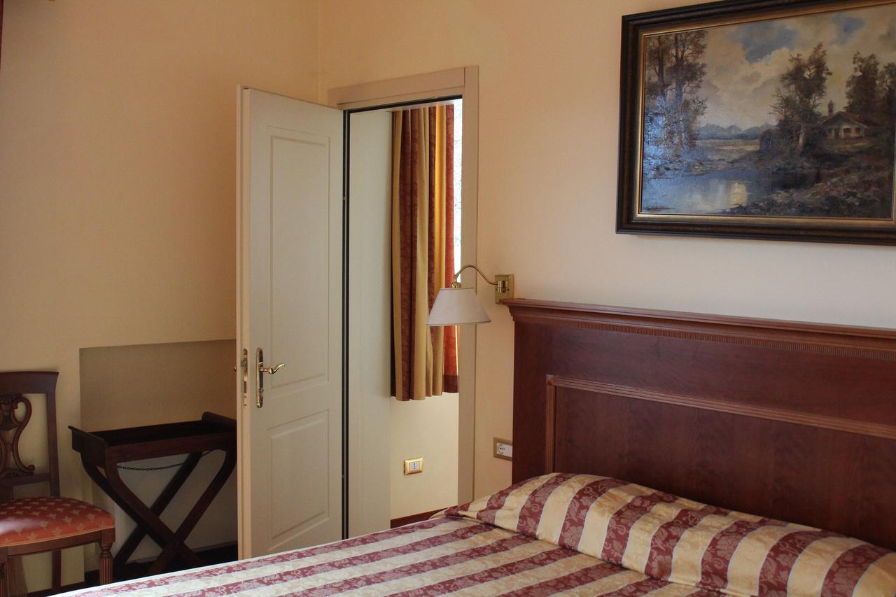 קאבאיון ורונסה Hotel La Dolce Vita מראה חיצוני תמונה