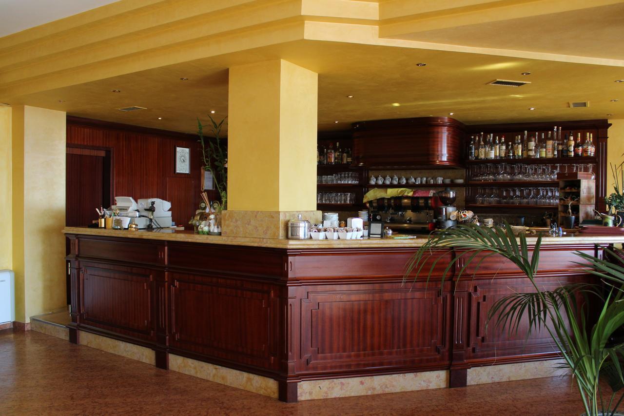 קאבאיון ורונסה Hotel La Dolce Vita מראה חיצוני תמונה